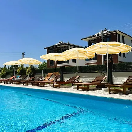 Very Hygienic Close To The Center And The Airport